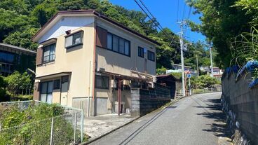 湯川｜海が見える丘の上に昭和レトロな賃貸物件